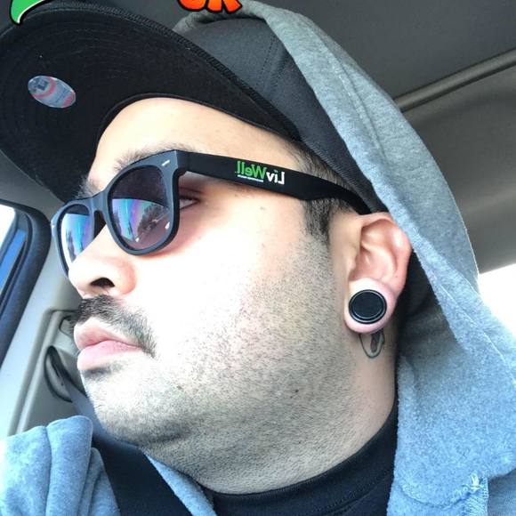 Meet your Posher, Gilbert - Picture 1 of 1